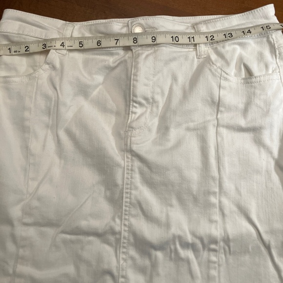 White womens Skirt - Picture 1 of 1